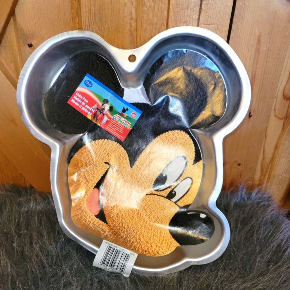 Wilton mickey face cake pan